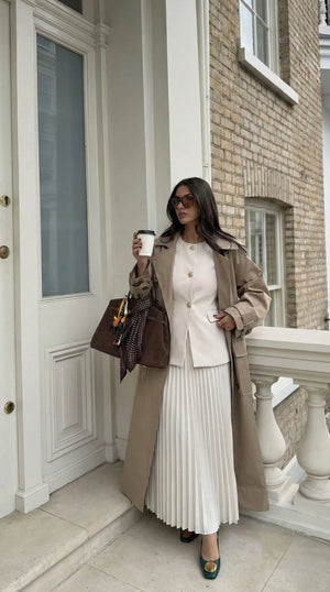 Tenue old money femme : le guide complet pour un style chic, mastour et intemporel (jupe plissée + blazer cintré)