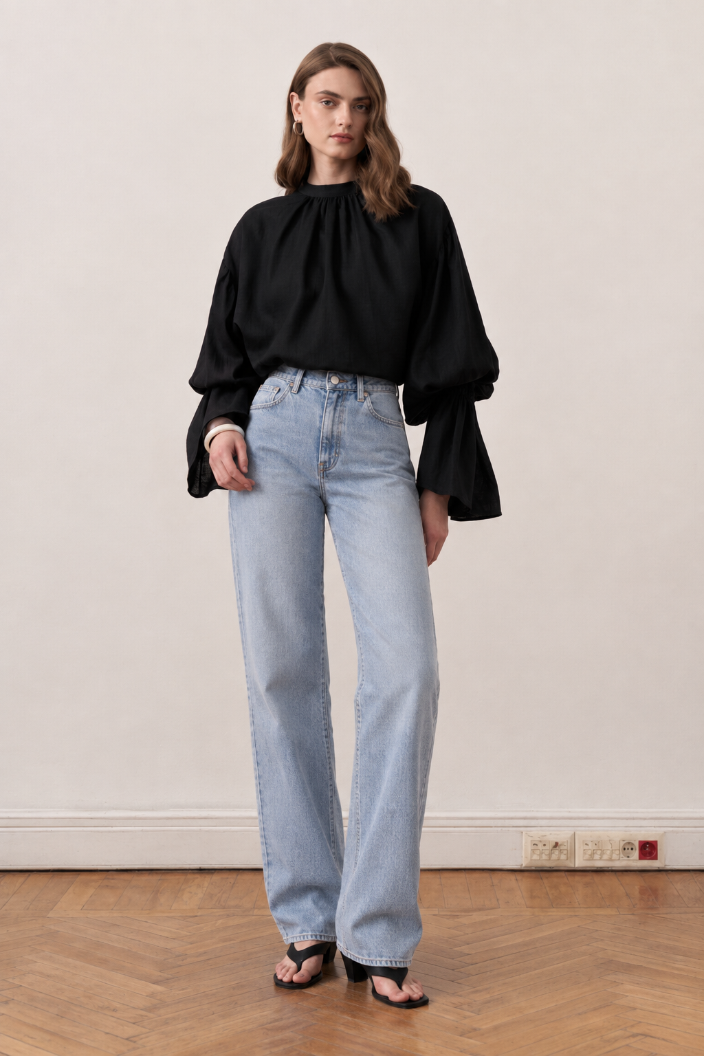 Blouse fluide noire à col froncé et manches bouffantes pour femme - ZAYÉRA Paris
