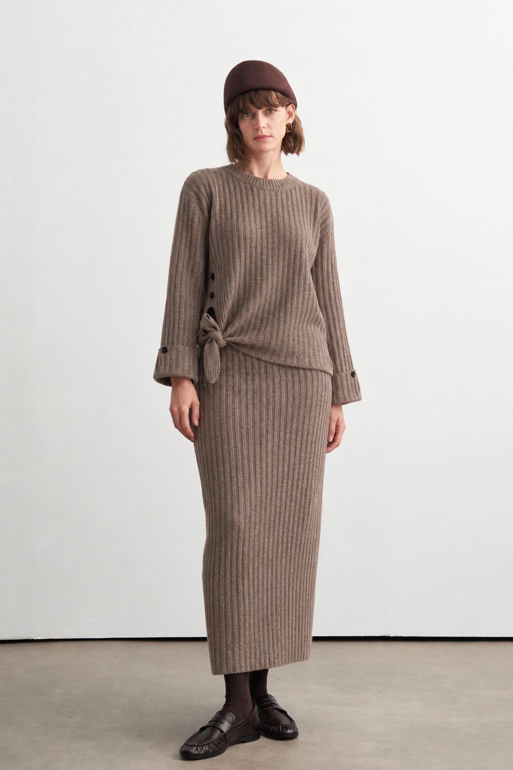 Ensemble en maille taupe pour femme, silhouette longue et couvrante - ZAYÉRA Paris