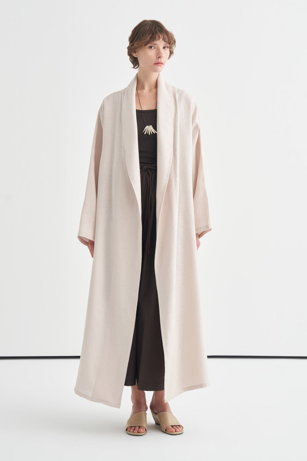 Kimono long beige clair fluide pour femme élégante et modeste - ZAYÉRA Paris