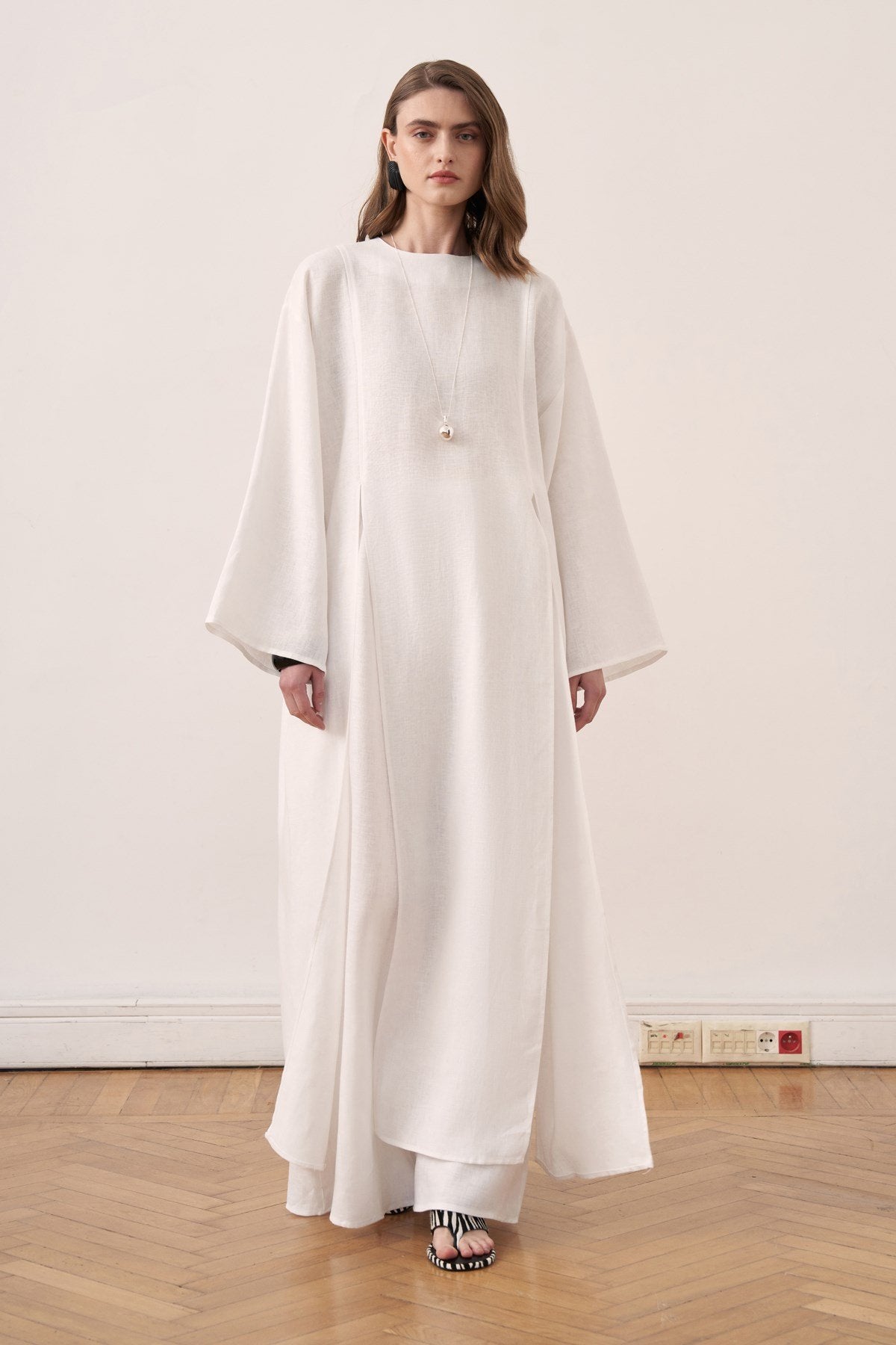 Ensemble modeste blanc pur avec tunique longue à fentes et pantalon large - ZAYÉRA Paris